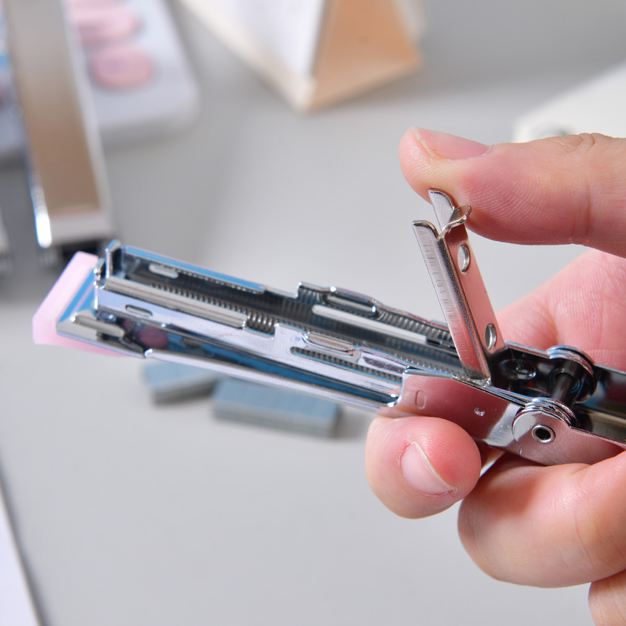 ade Color Office Stapler - Heavy-Duty for 20-Sheet Binding