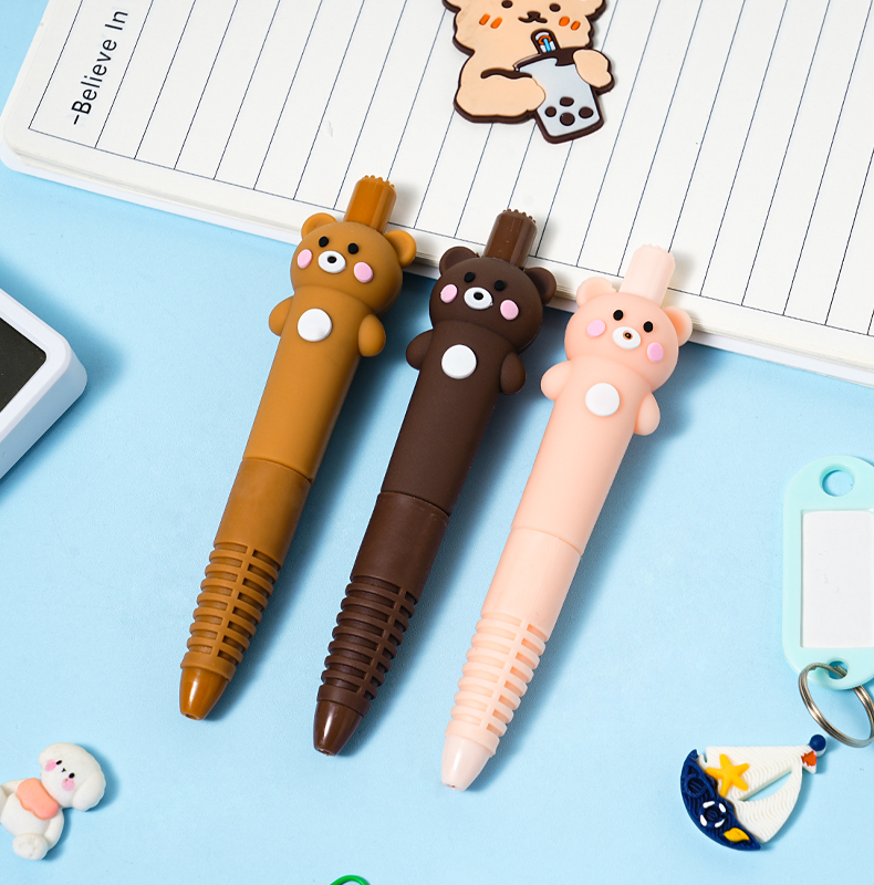 The three-color teddy bear presses the pen