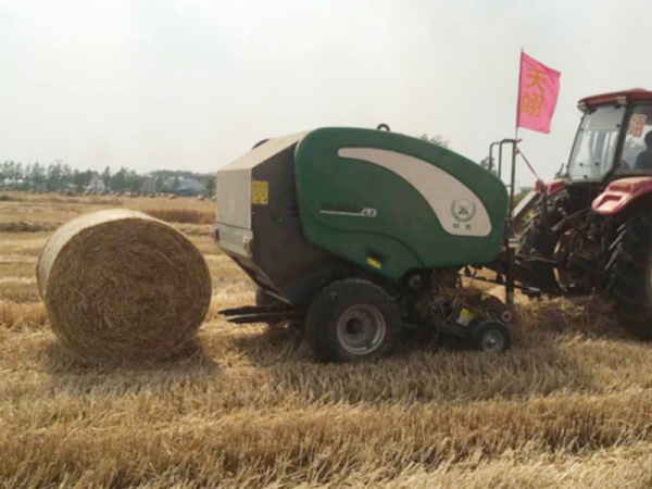 BR6000-4.0 智能化重型高密度圆捆机