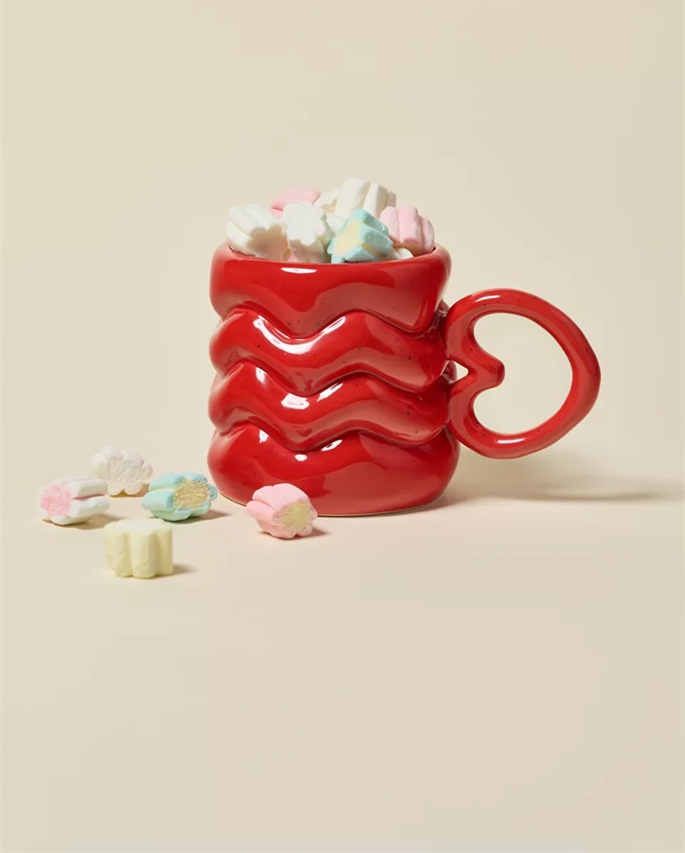 Red creative ceramic mug