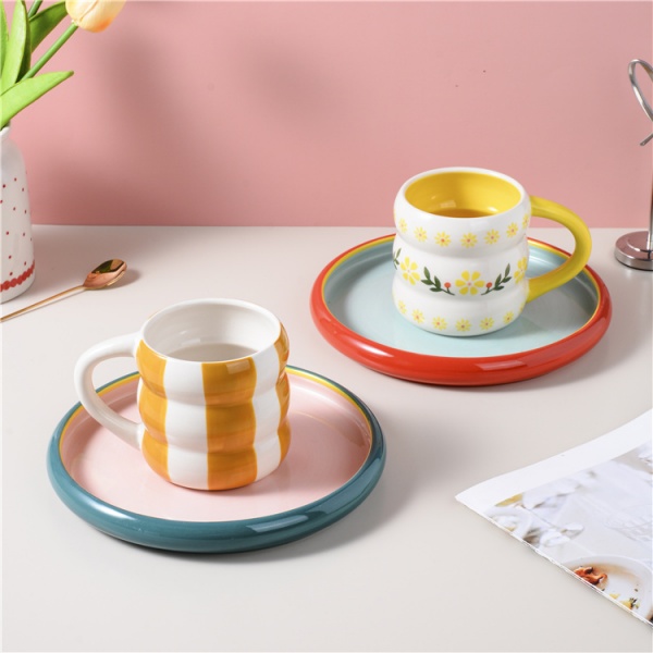 Cute and fashionable coffee cups and saucers series