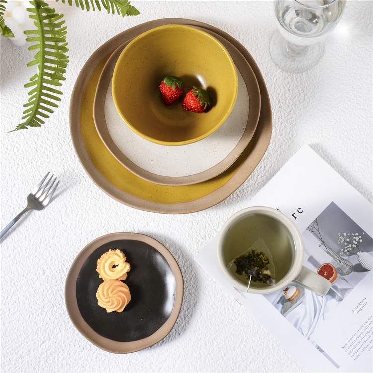 A set of coarse pottery tableware