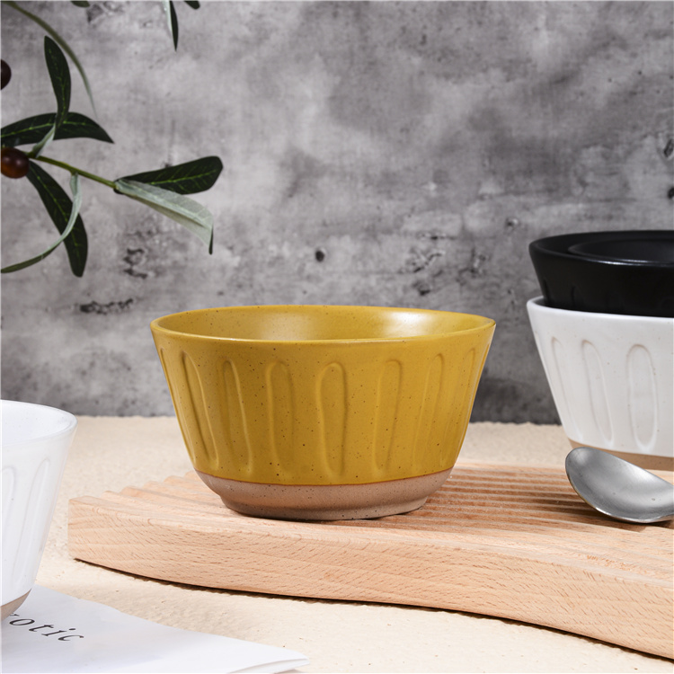 Ceramic large and small bowl series features a minimalist style