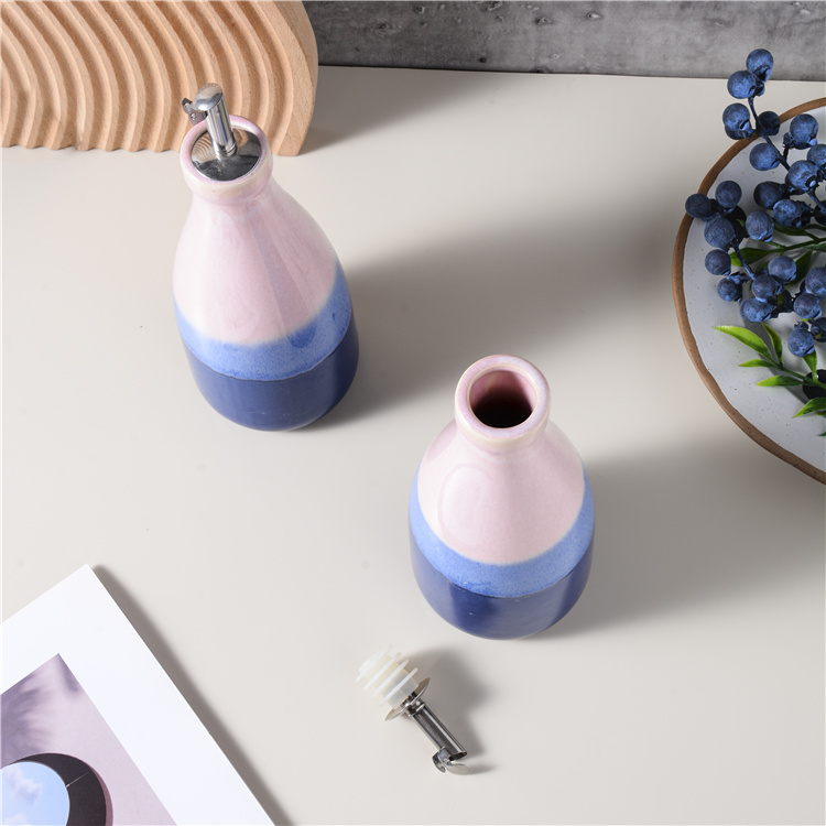 Ceramic kitchen and dining blue powder seasoning jar