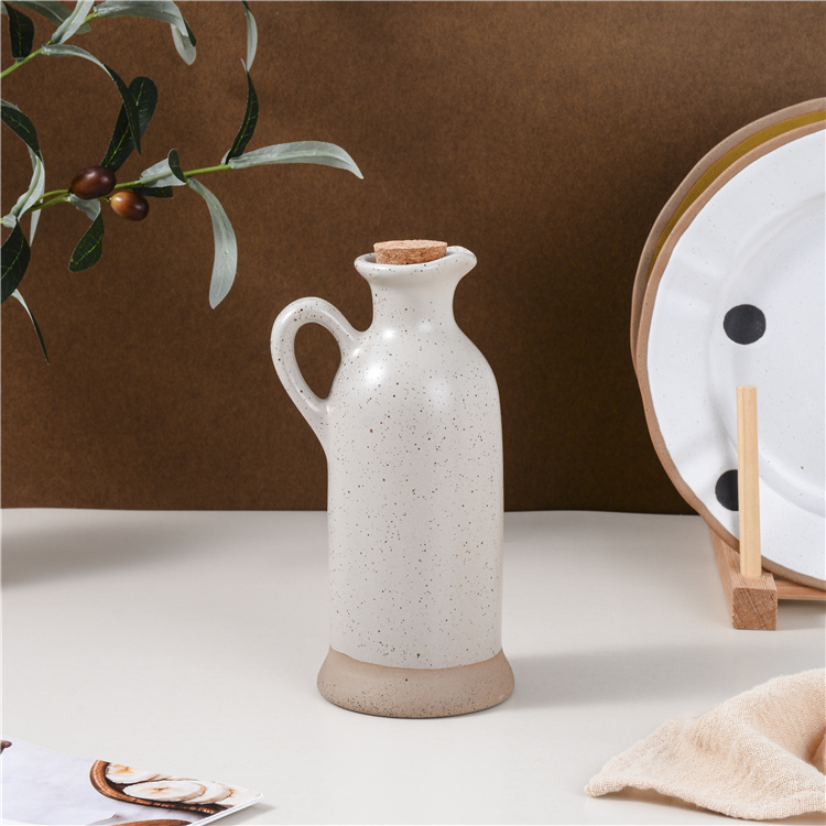 Ceramic kitchen and dining handle seasoning jar