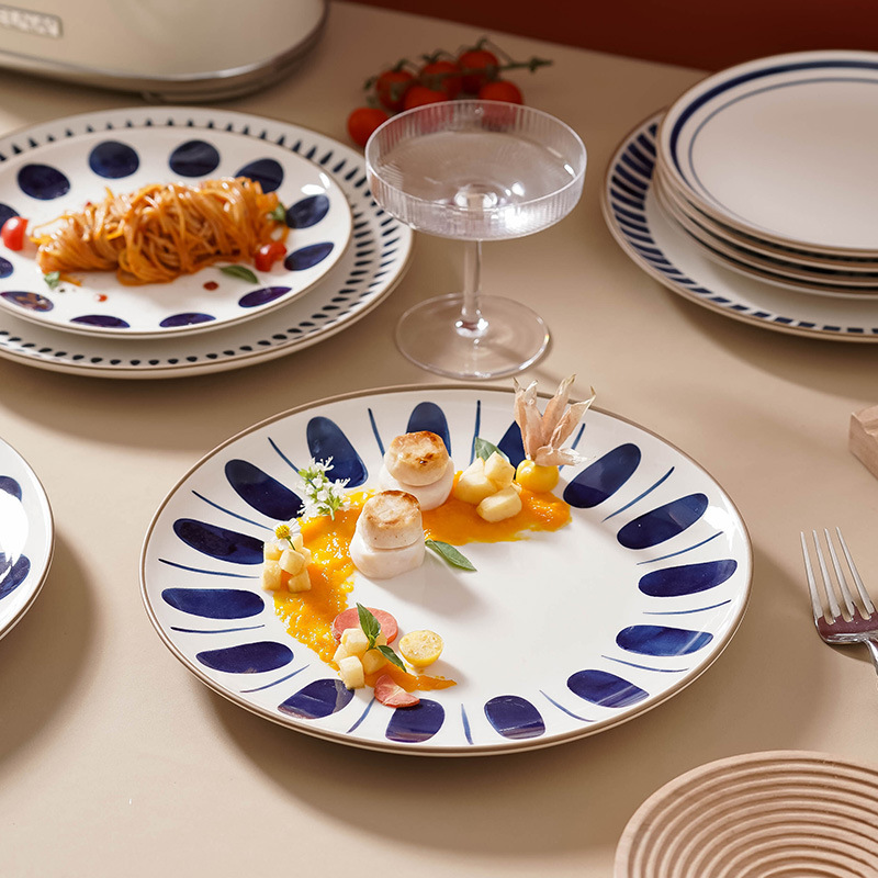 Japanese-style large and small round ceramic plates