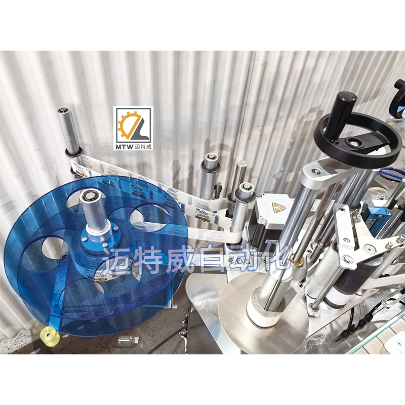 三角瓶透明标贴标机