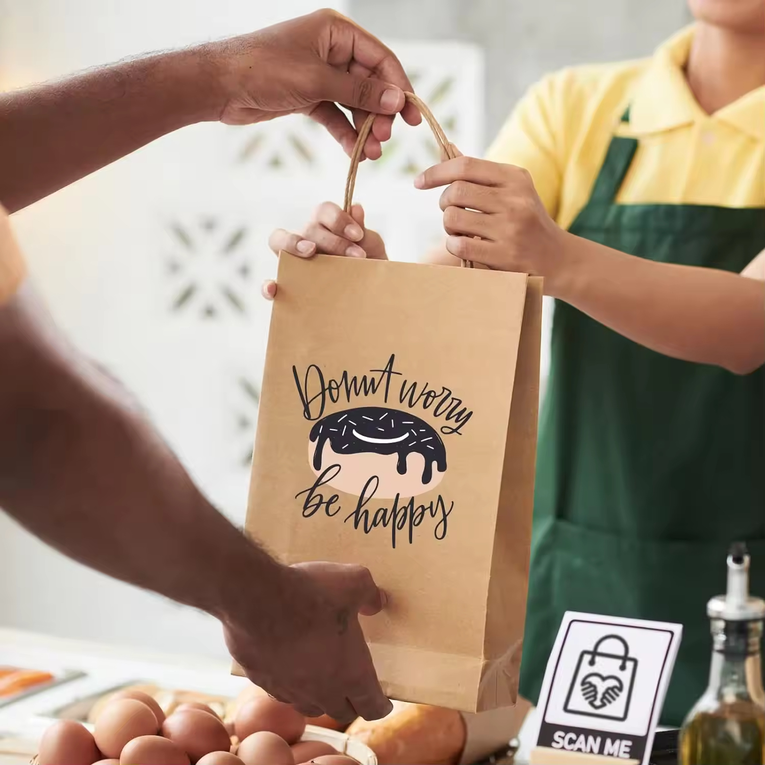 White Brown Eco-Friendly Kraft Paper Twisted Handle Custom Logo Shopping Carrier Bag with Printed