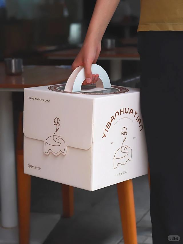 Modern Style Cardboard Paper Cake Box with Handle and Window for Snacking