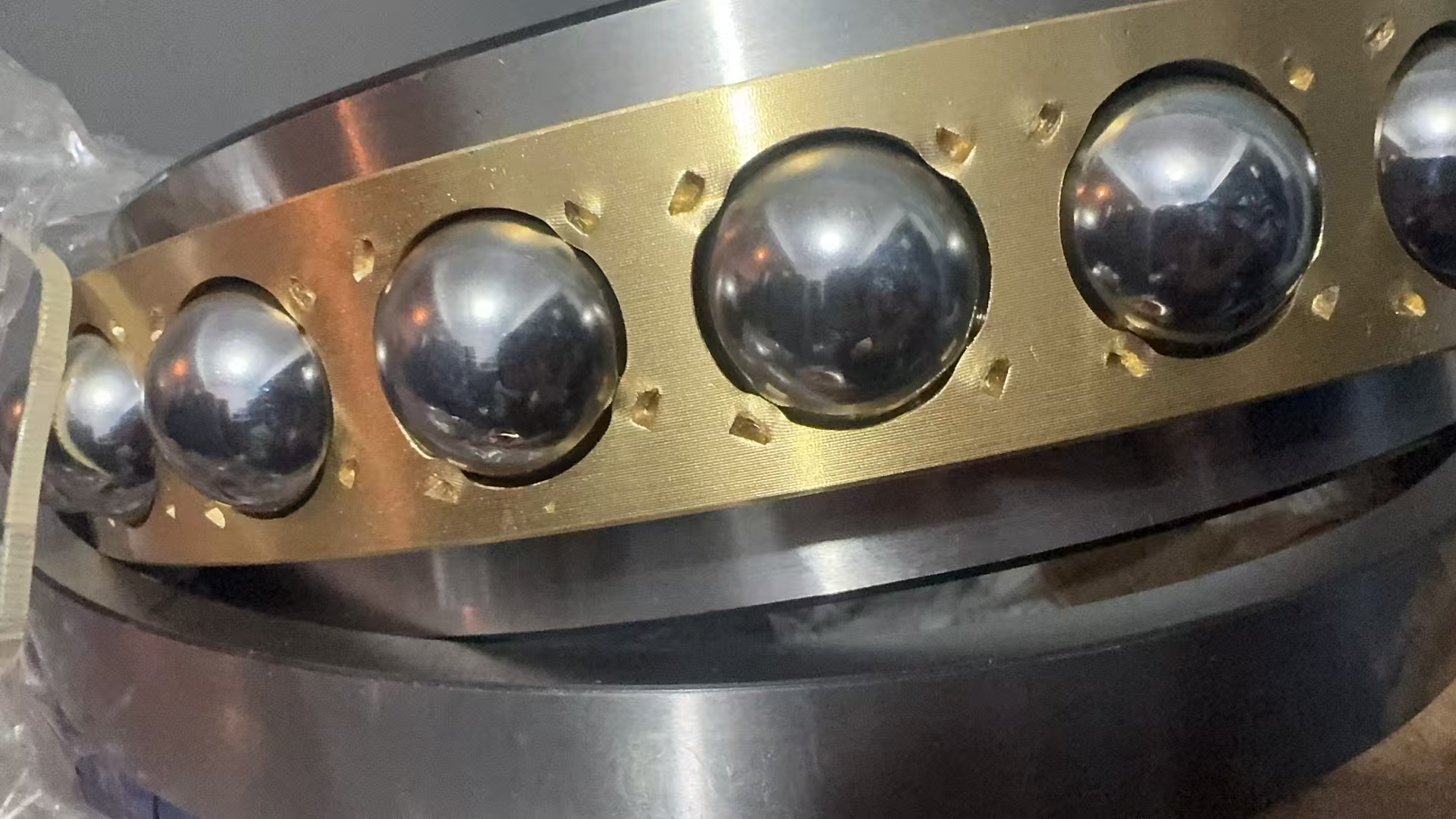 Special bearings for rolling mills