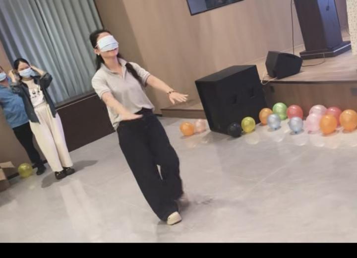 春暖绽芳华 同心贺生辰