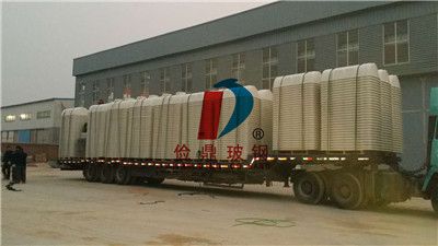 小型模压化粪池装车