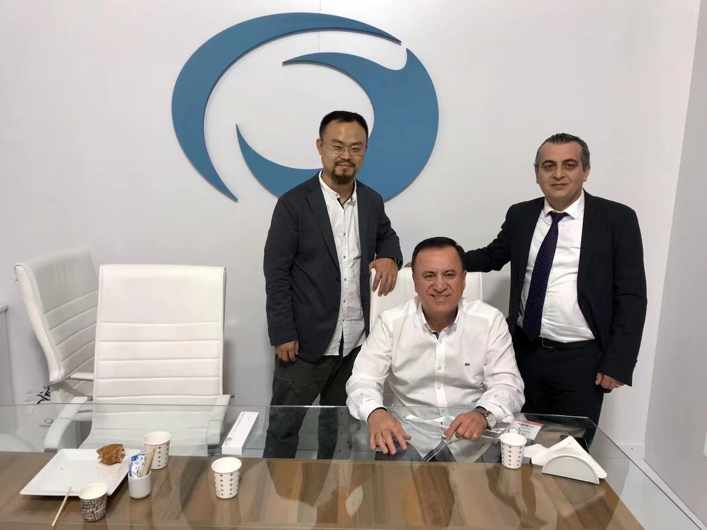Signed  in 2022 with Duzce Cam Turkeyfor 300TPD solar glass production line                            supplied directly (NOT through CTIEC) for all the processing machines