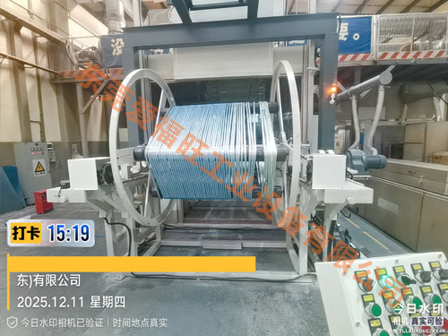 多台非标新型材料隧道式烘箱设备，采用全自动烘烤成型技术