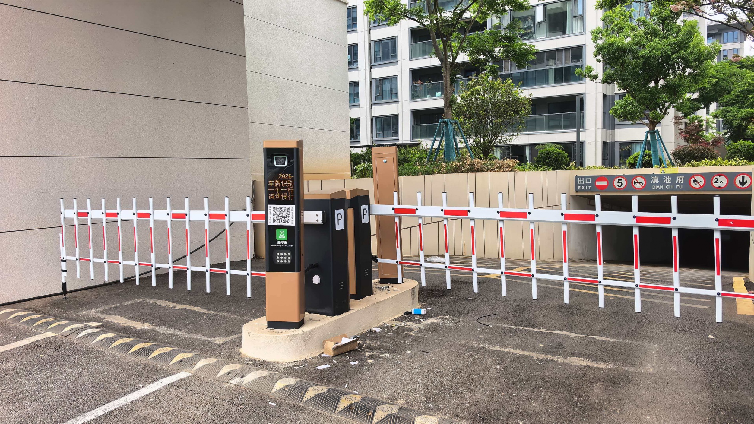 老旧车场改造案例：成都某老小区逃费率从 12% 降到 0.8%