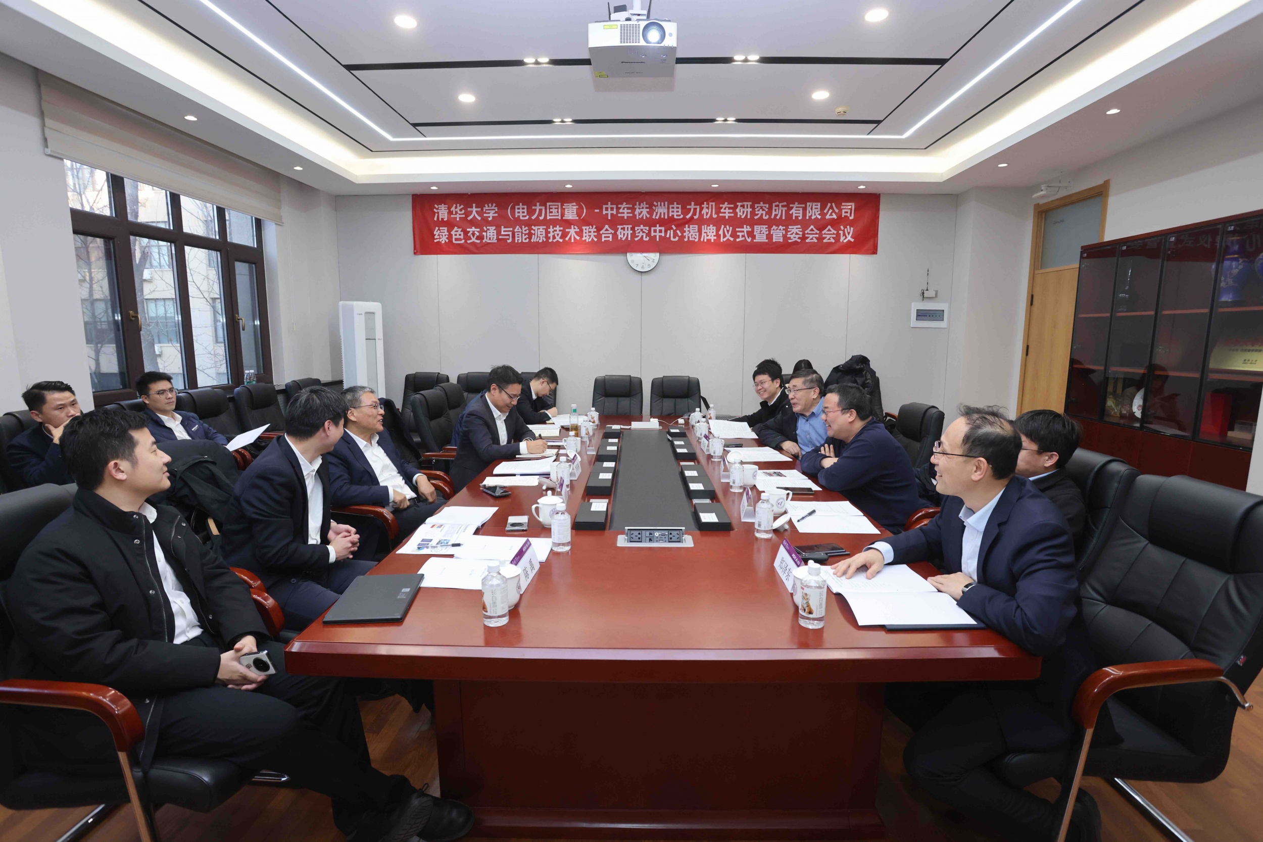 清华大学（电力国重）-中车株洲电力机车研究所有限公司绿色交通与能源技术联合研究中心揭牌仪式举行