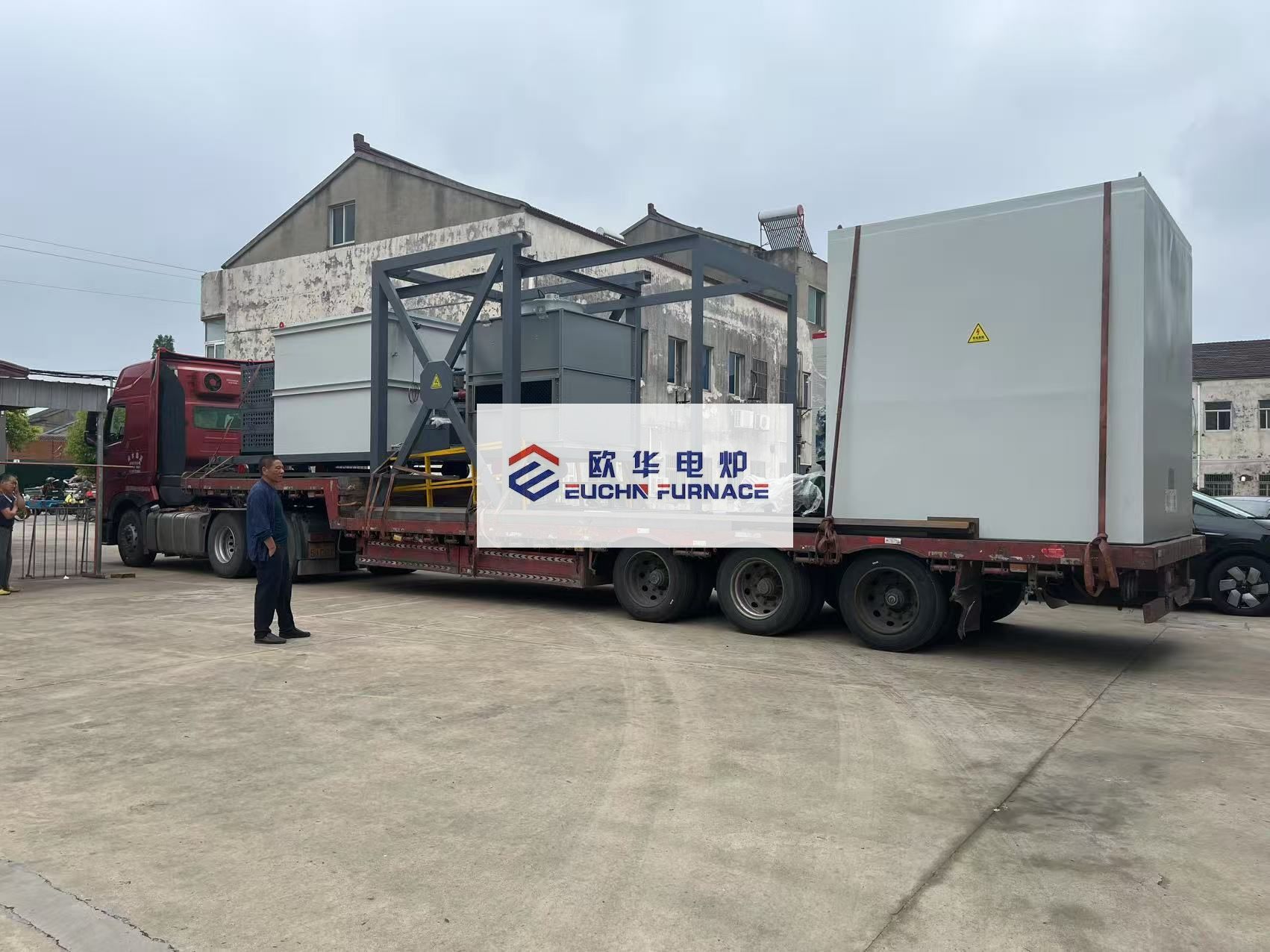 Nuestra empresa envió un horno de temple de aleación de aluminio de 1200 mm x 1200 mm x 1200 mm.