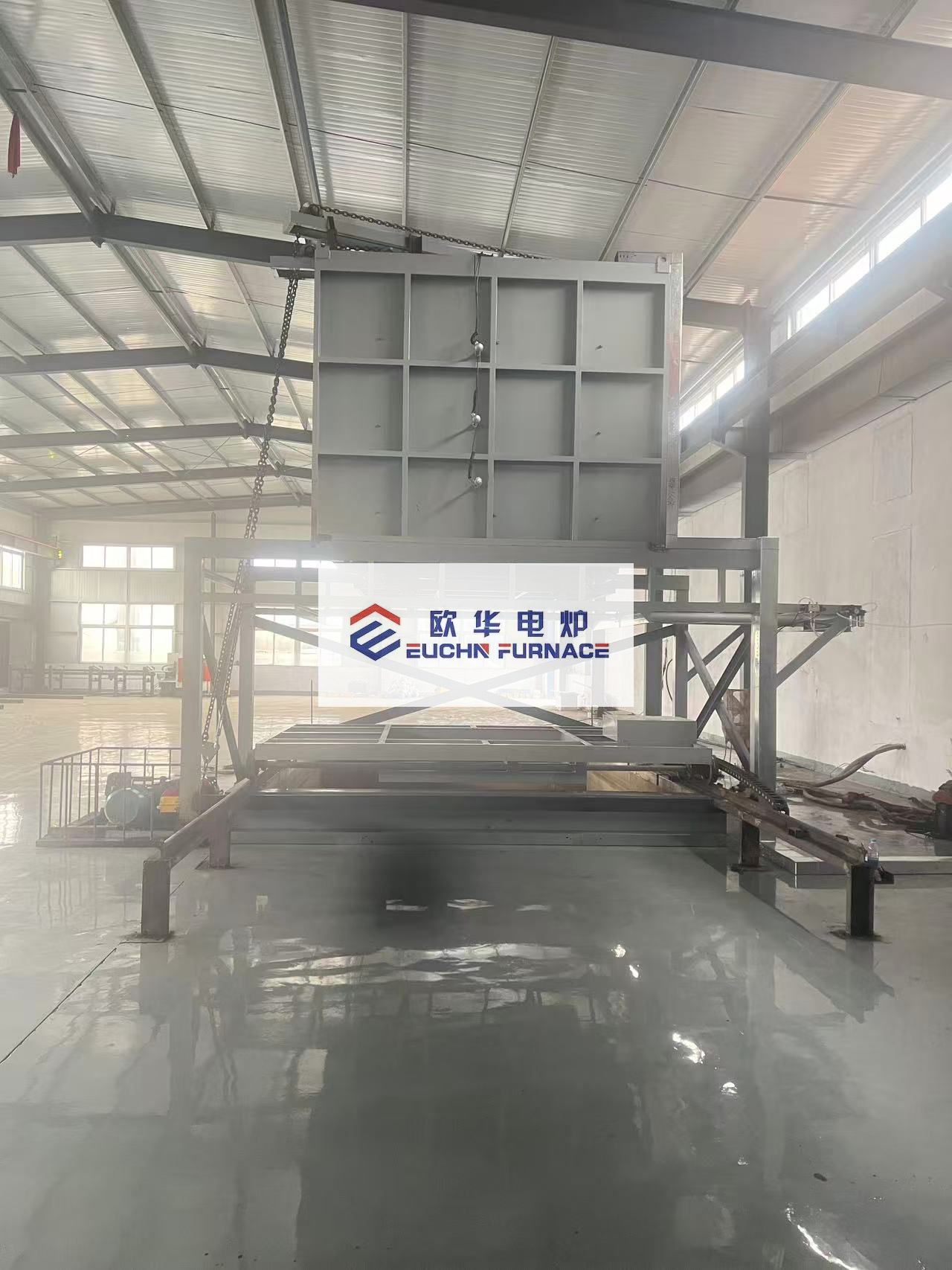 Los hornos de fondo abatible para el tratamiento térmico de soluciones de aluminio y el temple vertical lideran la actualización de la industria con tecnología única y ventajas de diseño.