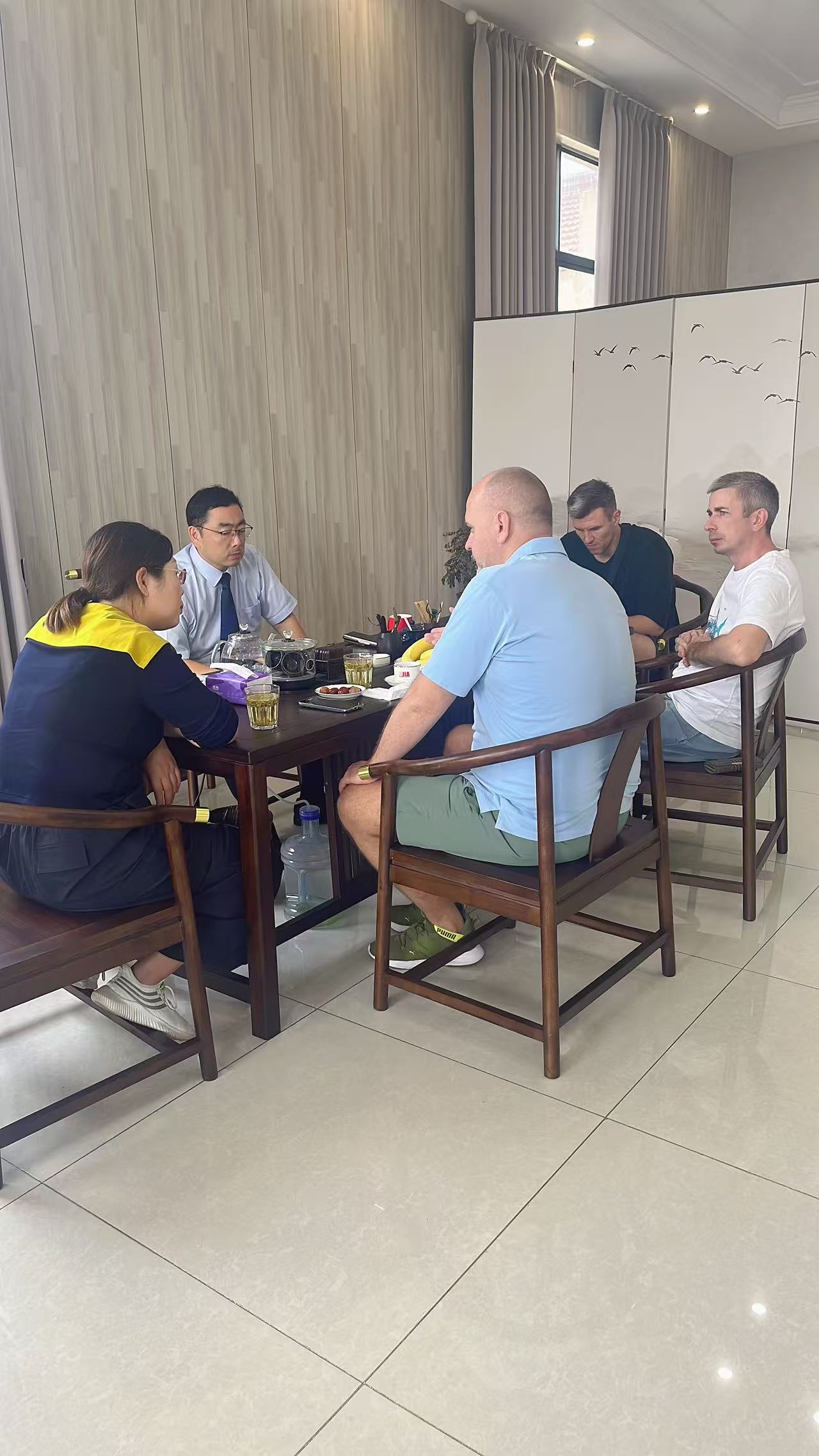 Una delegación rusa visita nuestra empresa para profundizar su colaboración e inspeccionar las instalaciones de producción.
