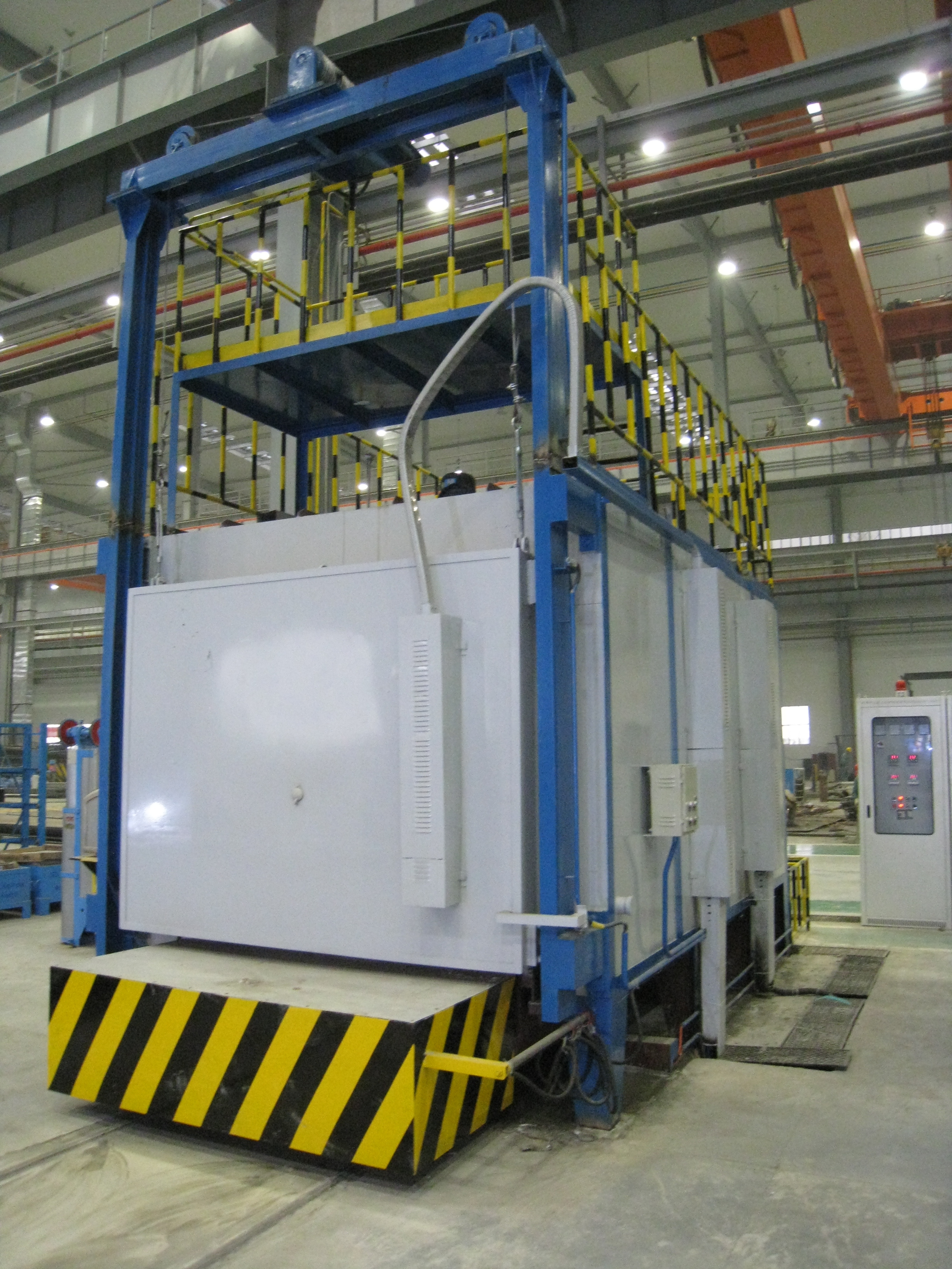 Forno de resistência com lareira móvel
