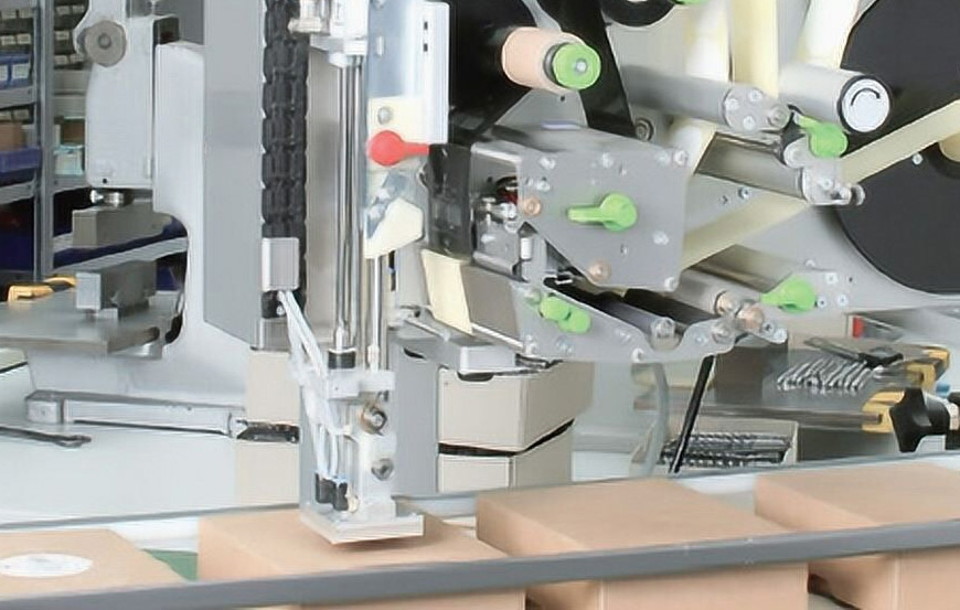 What are the requirements for labeling by the automatic labeling machine?