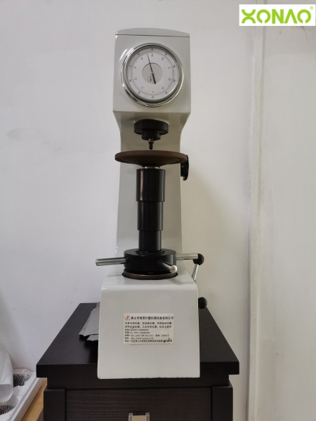 Prueba de dureza de material bruto