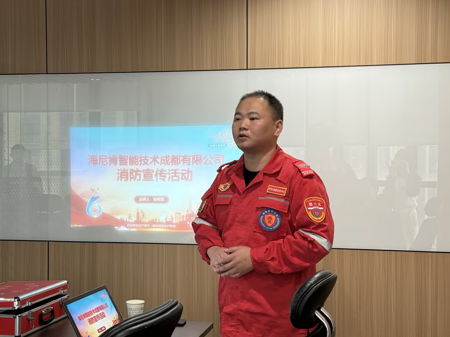 Strengthen the safety defense line and jointly build a Great Wall of fire prevention.