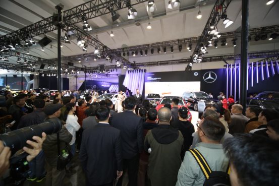 E:\农爱兰\常用图\往届车展照片\现场人气图\014 (2).JPG014 (2)