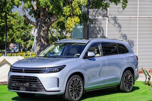 如期而至 全景智慧旗舰SUV AITO问界M9年终上市