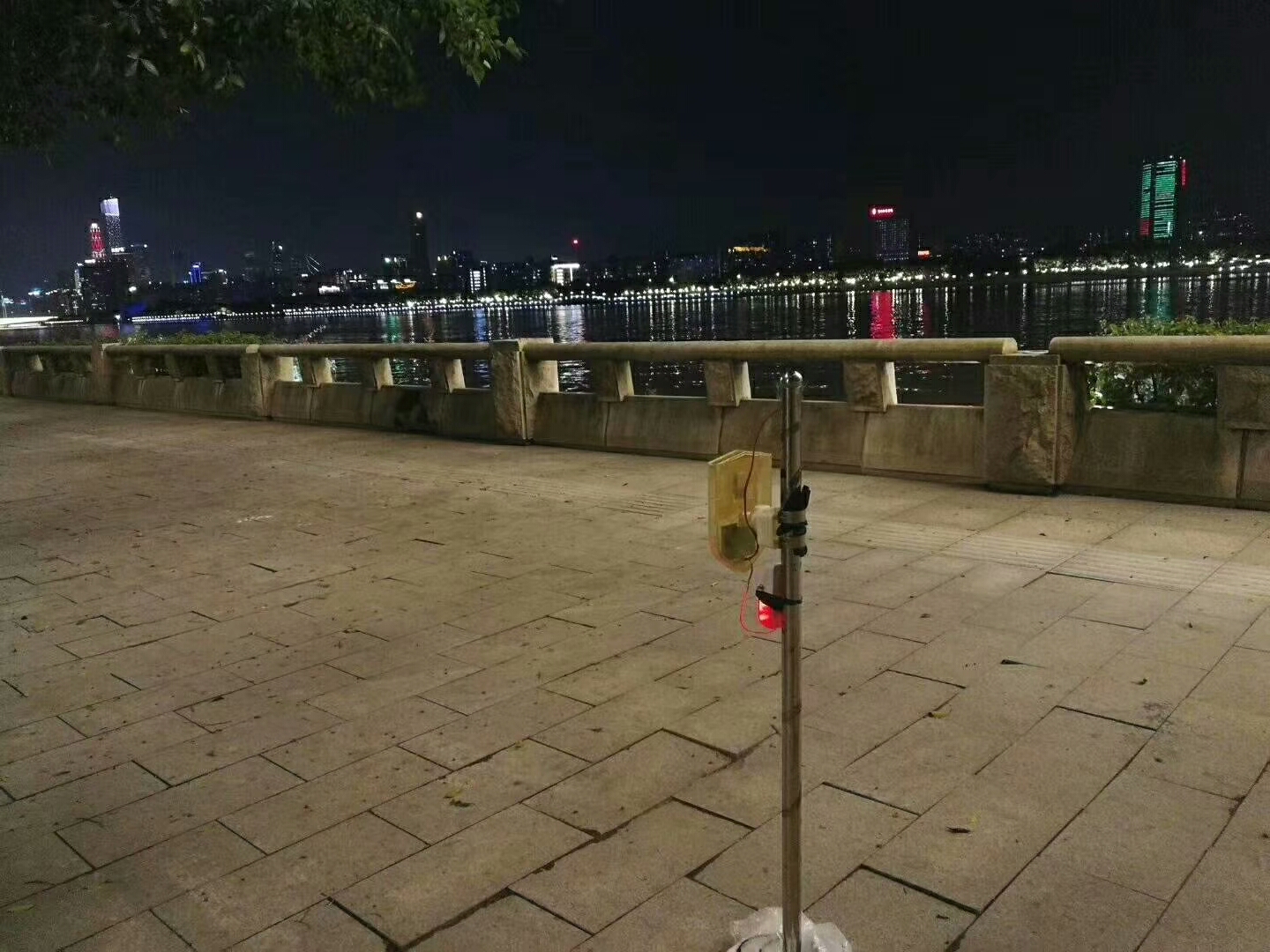 夜珠江——新型产品“微波雷达探测...