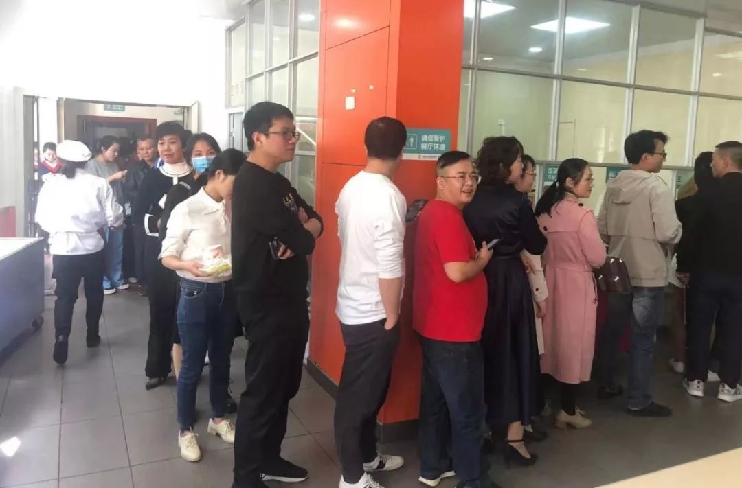 河南省餐协团餐委带领团餐企业领导走访中膳