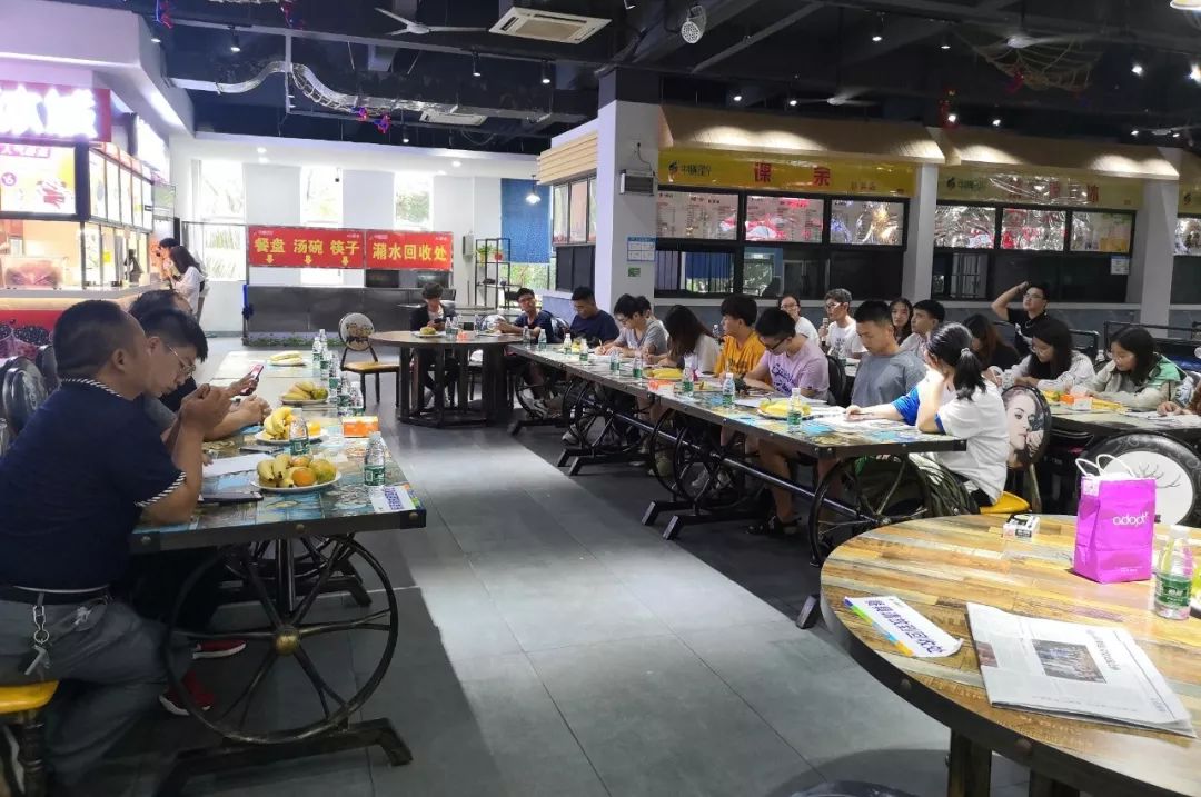 河南省餐协团餐委带领团餐企业领导走访中膳