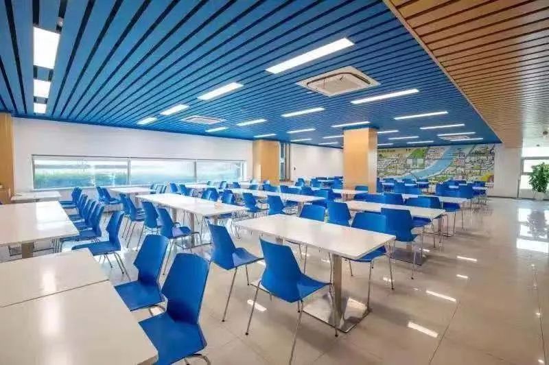 河南省餐协团餐委带领团餐企业领导走访中膳