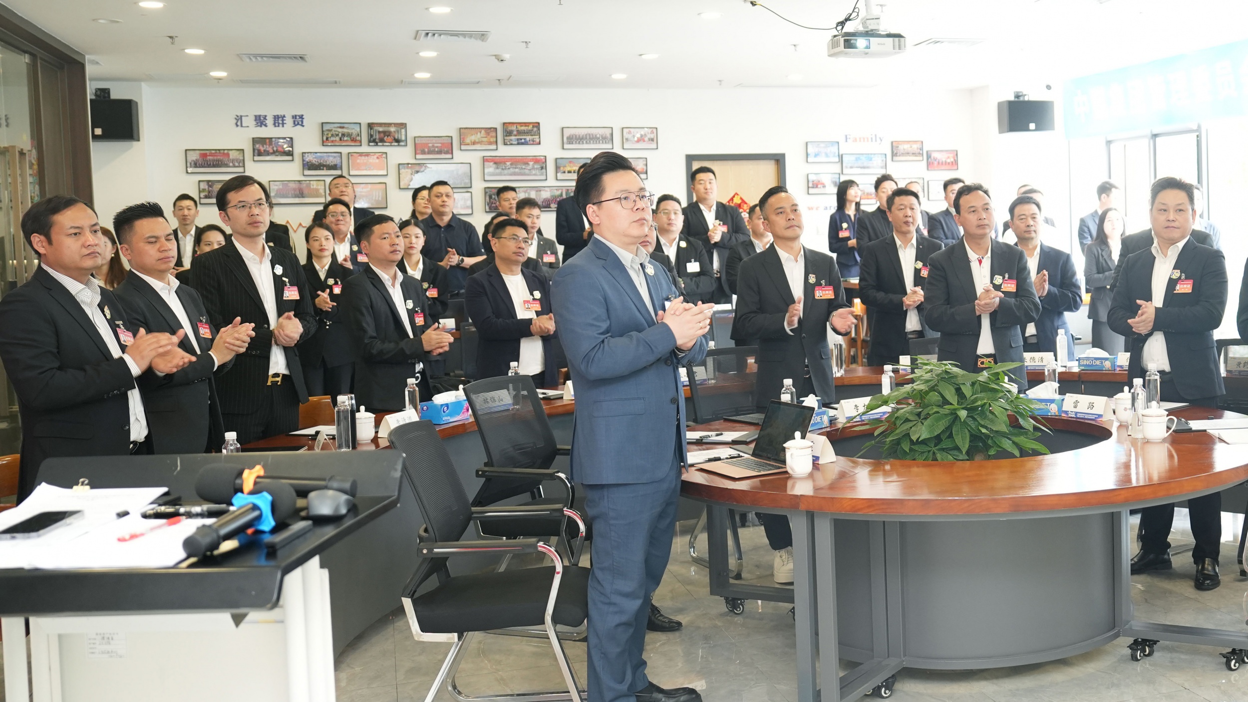 中膳集团管理委员会2024年度工作总结大会