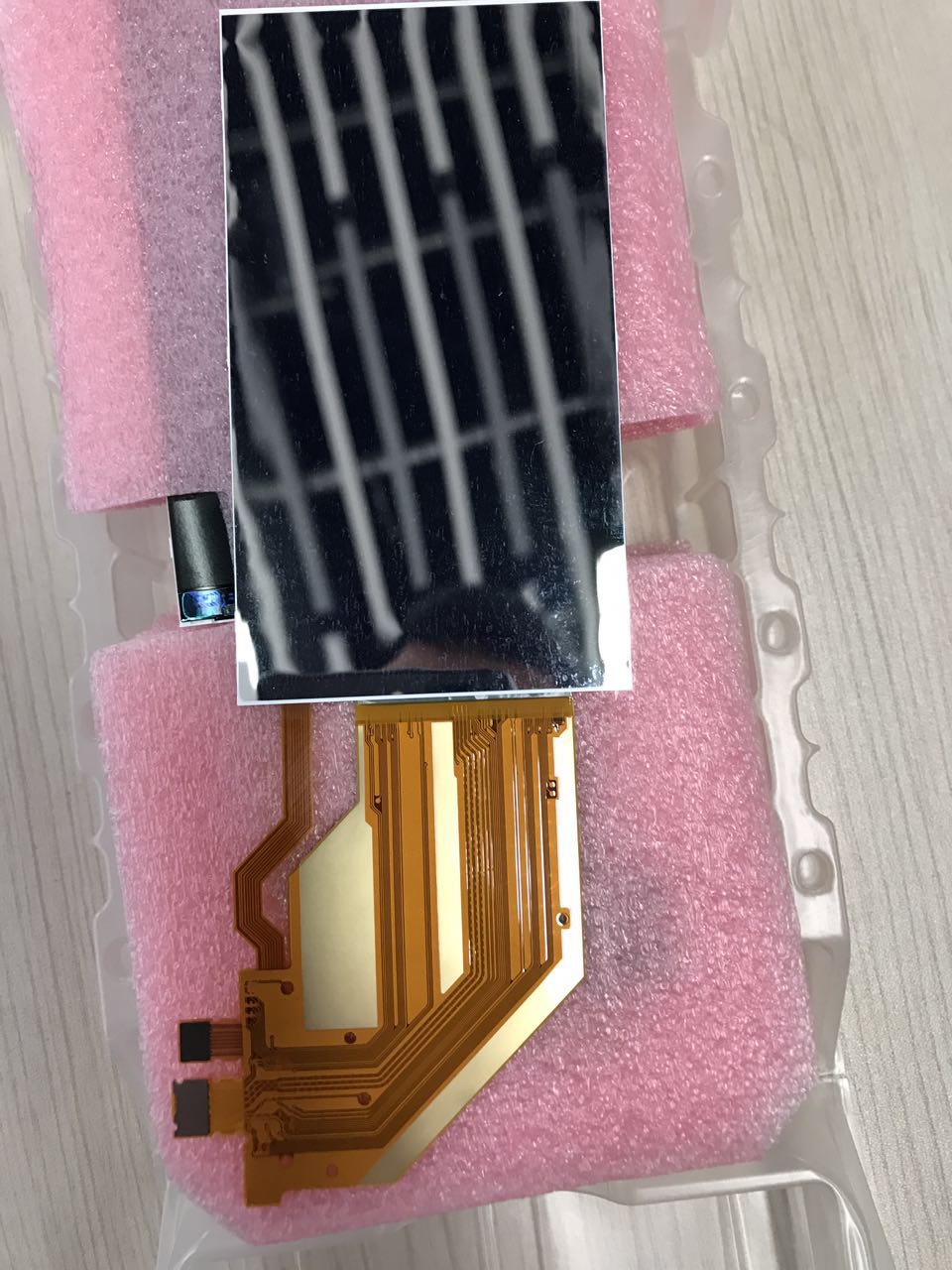 LT040MDT9000