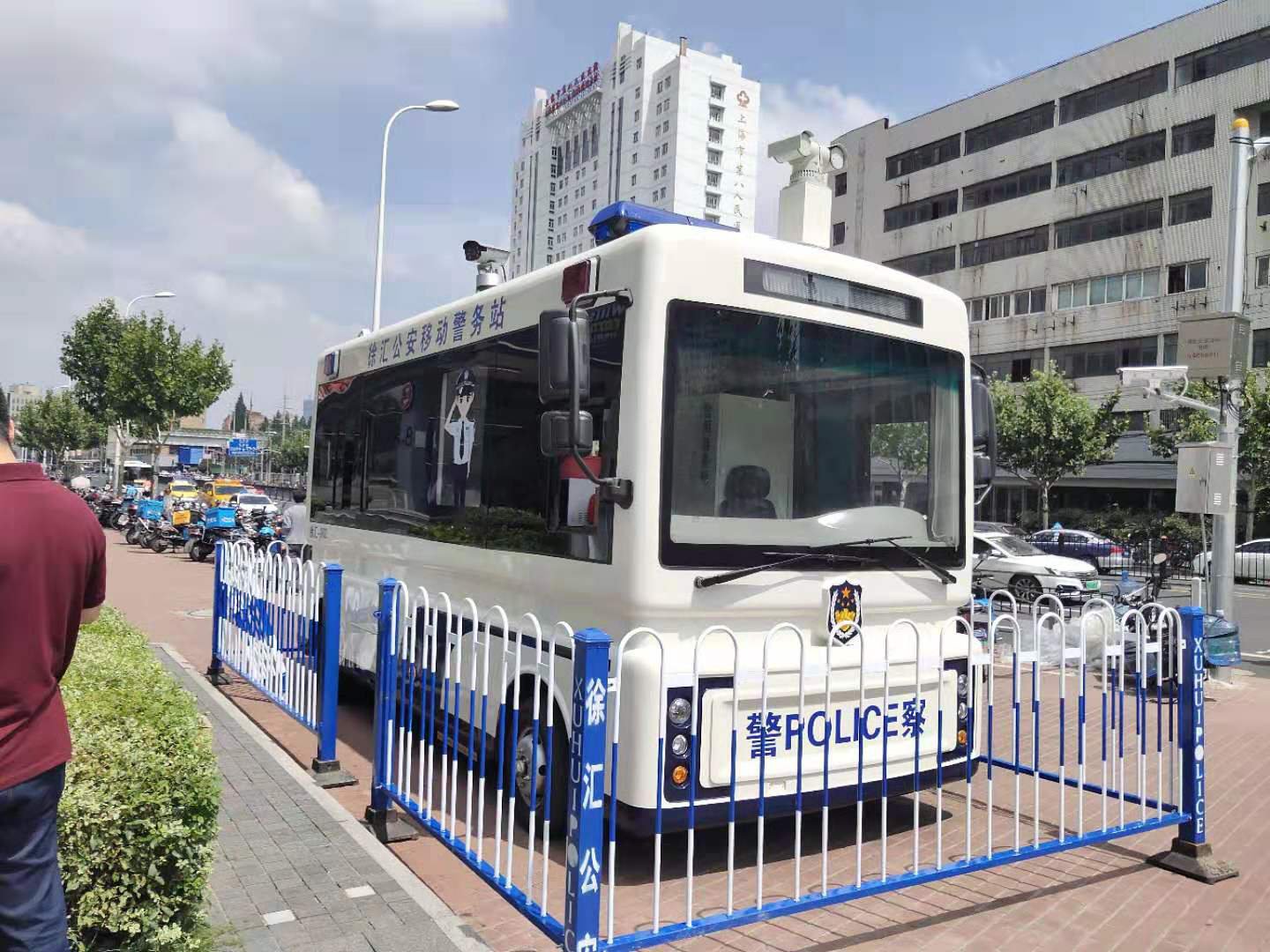 益高警务车亮相上海街头执勤