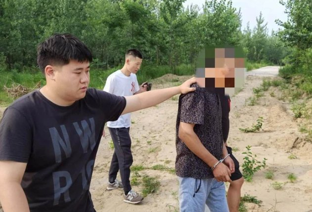 警方抓获偷盗电缆的小偷