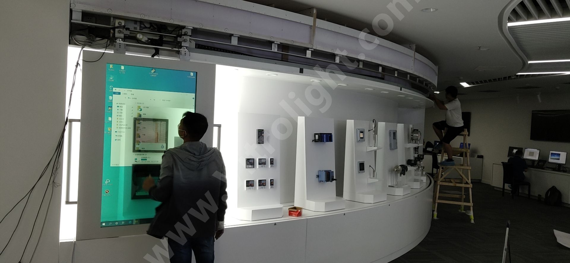 移动弯轨透明OLED-苏州横河电机