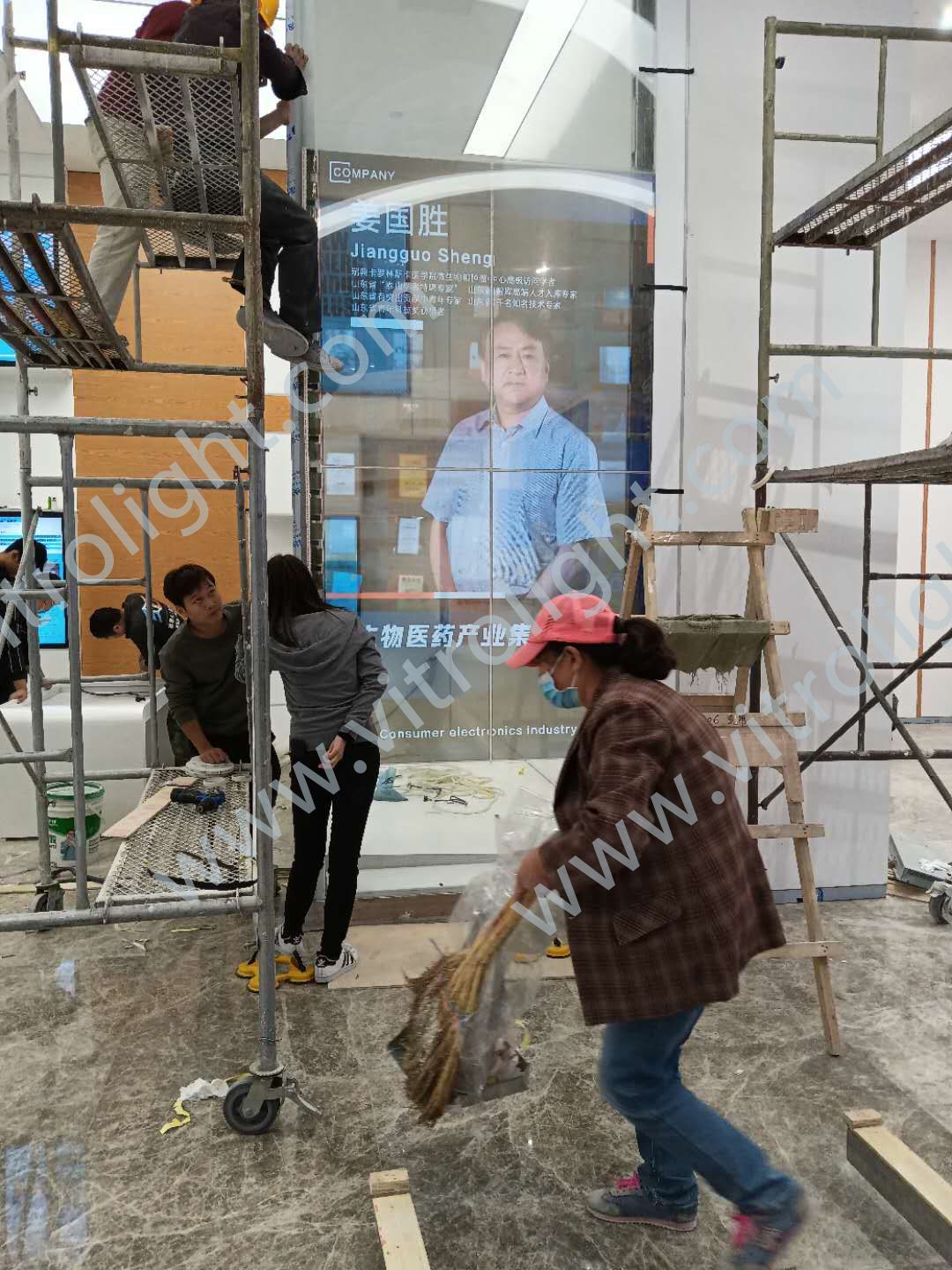 透明OLED-山东烟台55寸2×2拼接项目