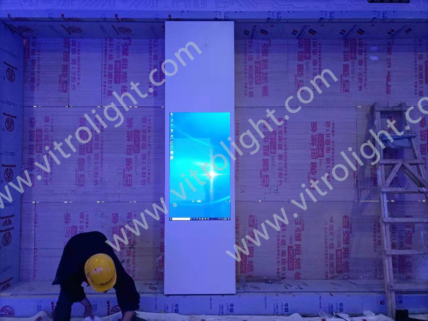 山东省淄博市桓台县唐山镇桓台膜谷55寸OLED滑轨屏
