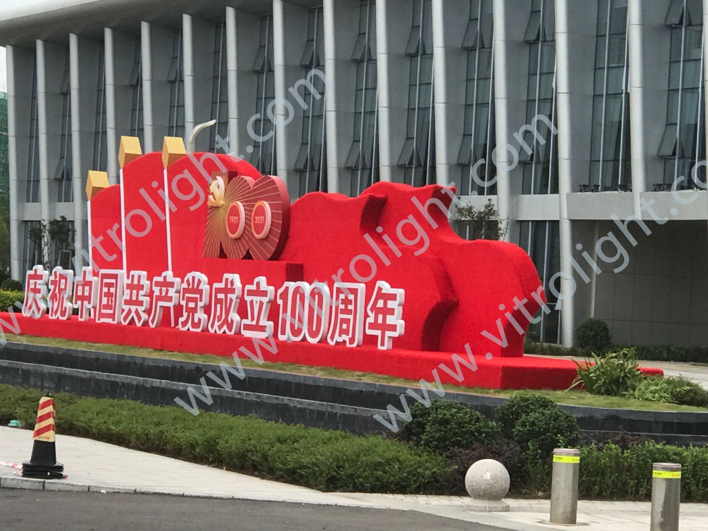 资阳市临空产业孵化中心55寸透明屏