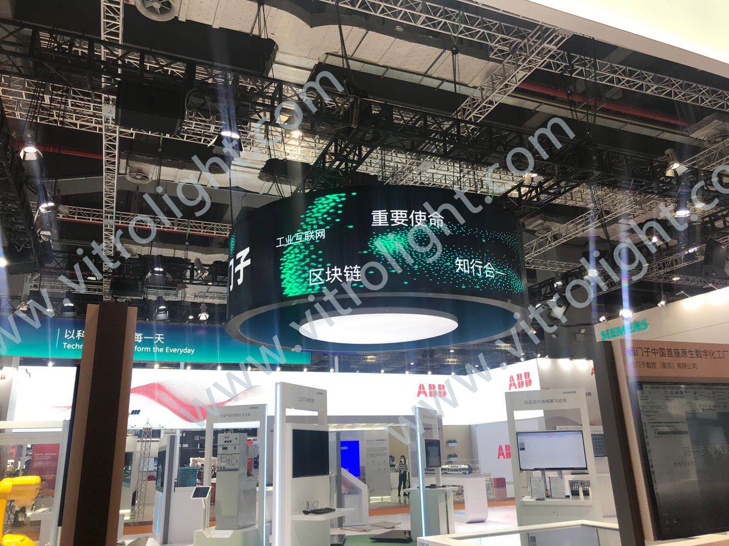 杭州未来科技城展馆55寸OLED移动屏