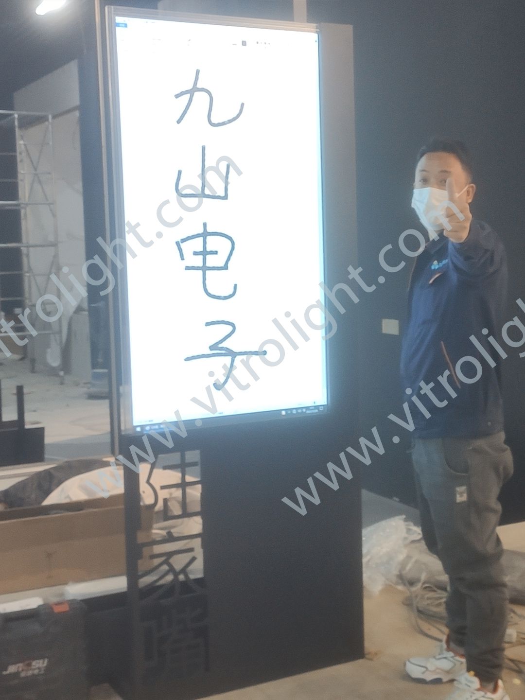 55寸OLED自发光透明屏带纳米触摸