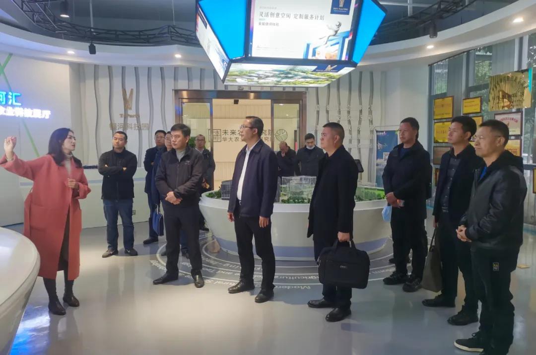 丘北县长一行莅临广东商会会长企业——银河泰瑞交流洽谈，共同打造“中国（丘北）普者黑国际农产品商贸港”