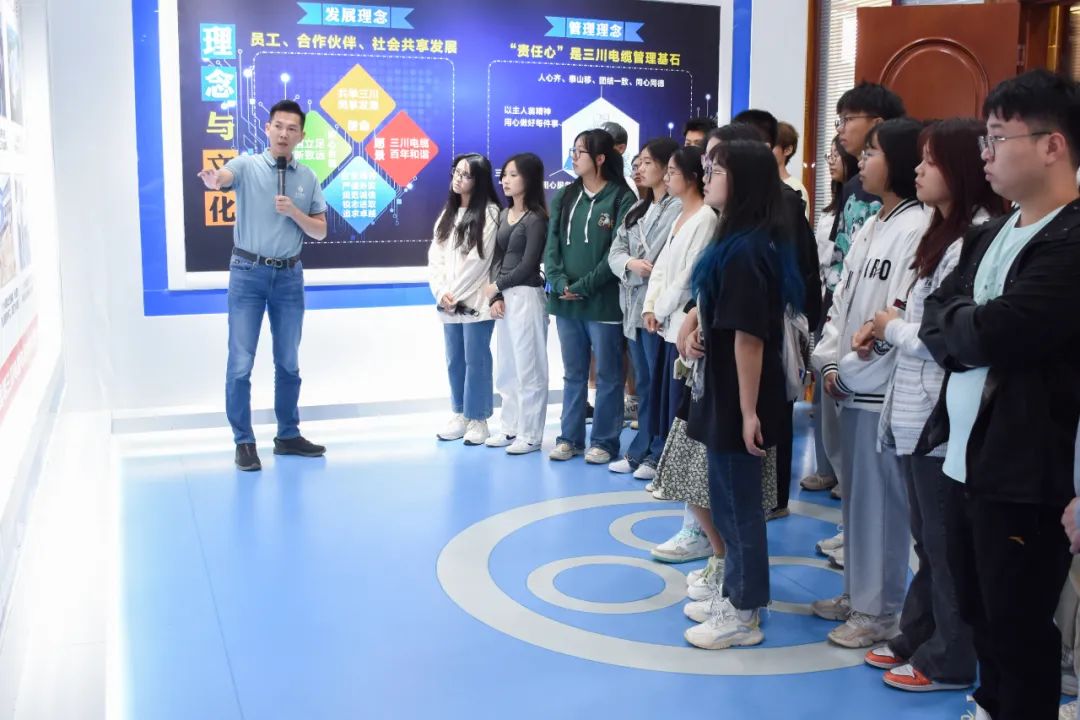昆明理工大学管理科学与工程系质量管理专业学生们到三川电缆生产实习