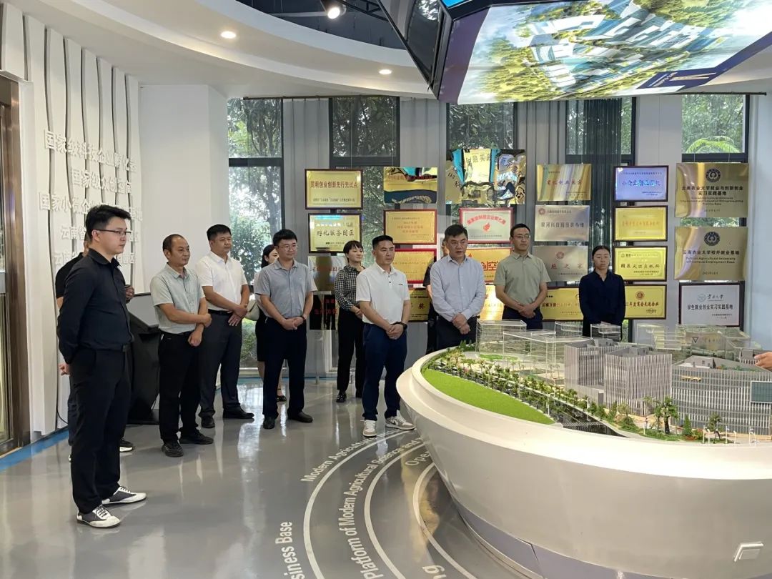 西畴县县委书记黄明勇率队到云南银河泰瑞科技集团开展招商考察工作