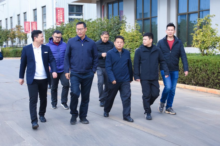 昆明市市人民政府副市长张勤勋一行莅临昆明三川电线电缆有限公司调研生产经营情况