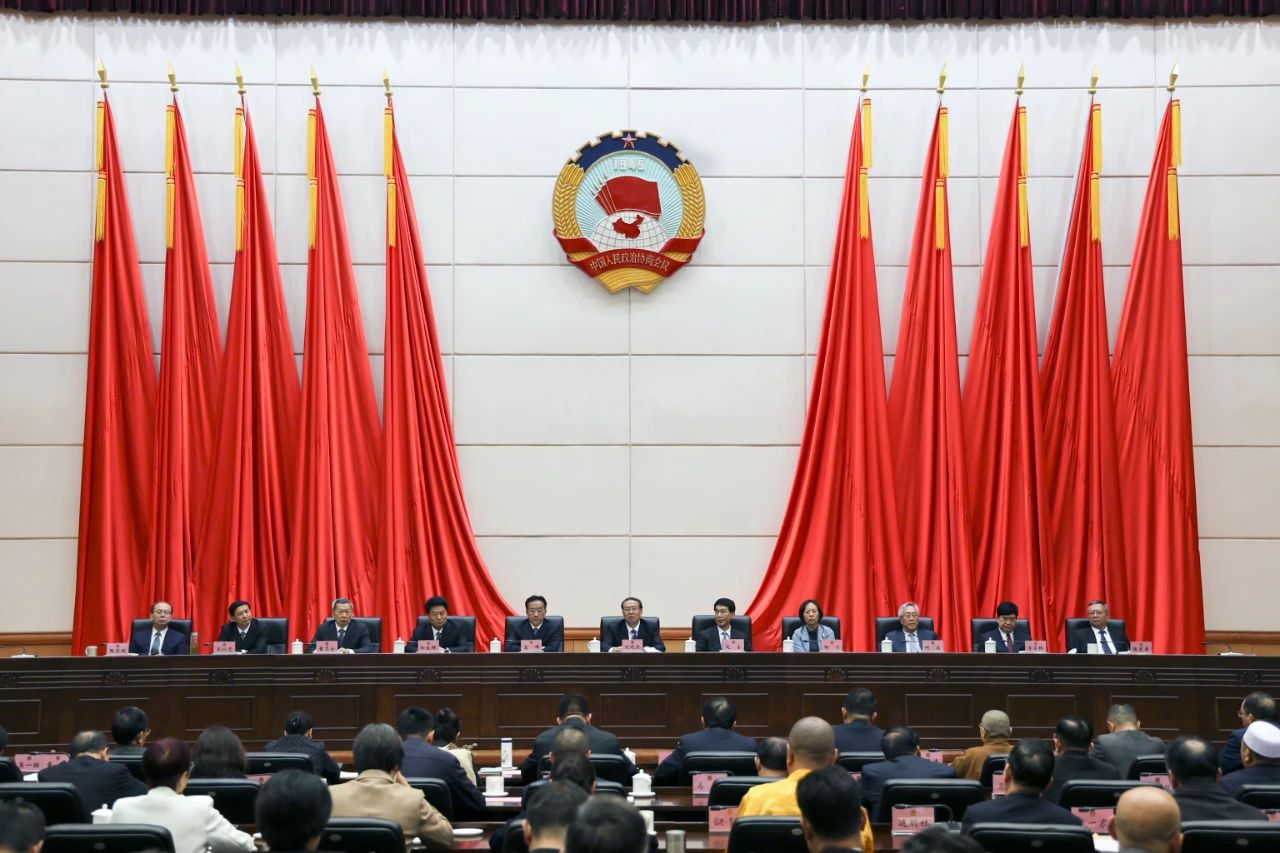 省政协十三届十五次常委会议在昆召开