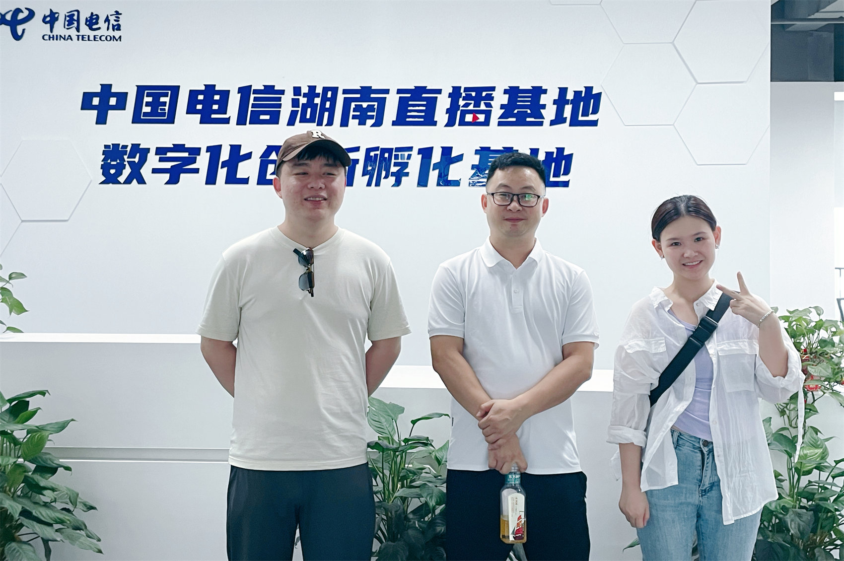 闻道新媒体深入探访中国电信湖南直播基地，共谋数字化创新新篇章