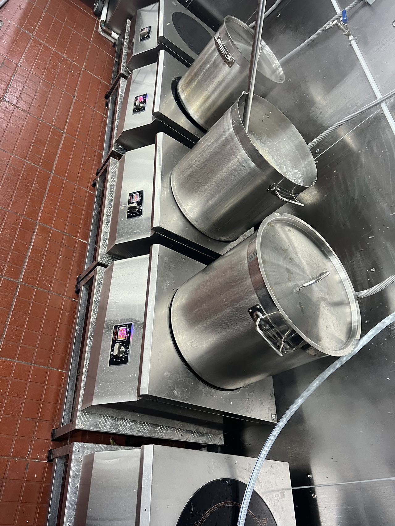 維修電磁爐燙爐，只有駿弘電器維修，隨時認真的為你工作